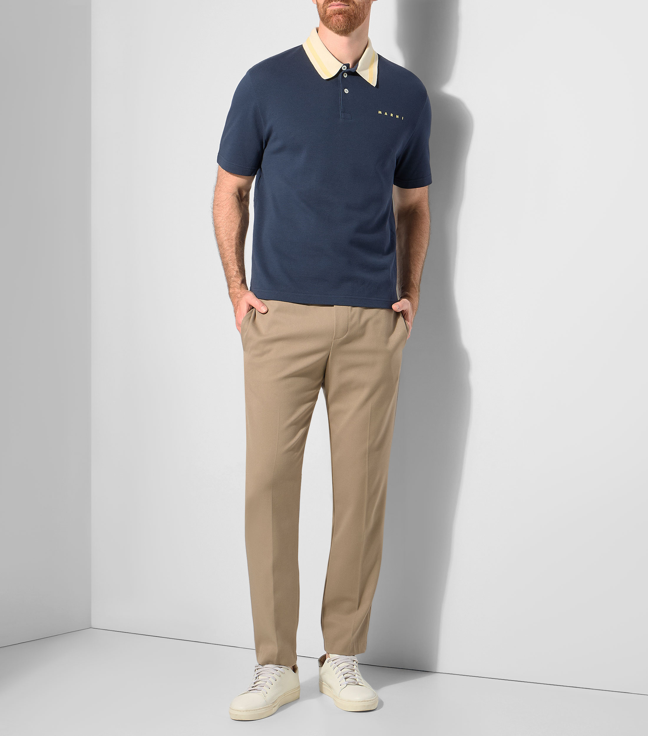 Playera tipo polo manga corta lisa Hombre